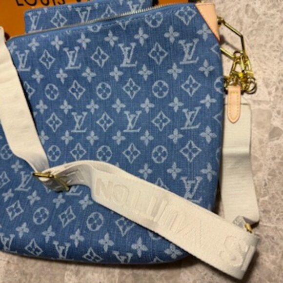 Top Quality Large Denim Fashion Crossbody with Real Leather and Matching Pouch! - Picture 4 of 7